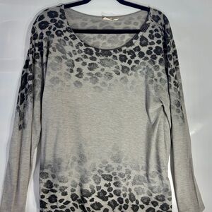 Chic Leopard Print Long Sleeve Top